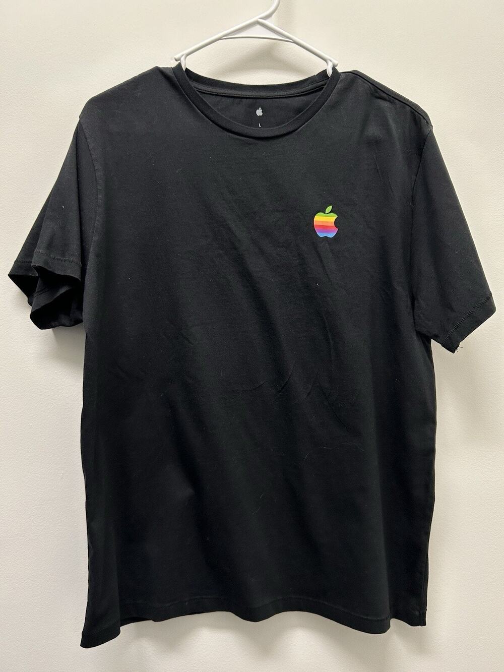 Apple Rainbow Logo Short Sleeve Cotton Graphic T-shirt in Black Mac Adult Large